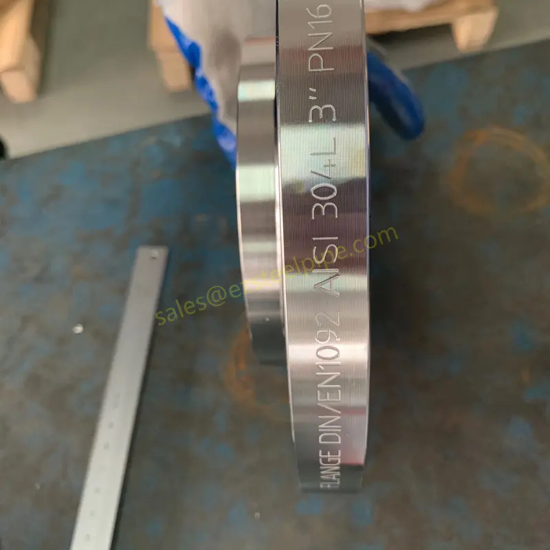 Carbon-Steel,-Stainless-Steel-and-Carbon-Alloy-Steel-Flanges7.jpg