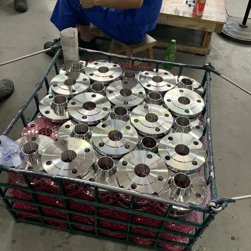 Carbon-Steel,-Stainless-Steel-and-Carbon-Alloy-Steel-Flanges3.jpg
